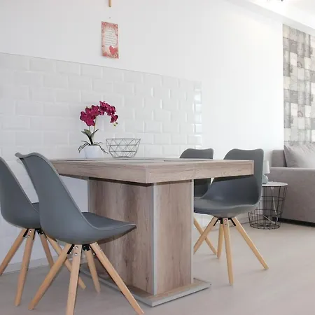 Katus Apartment