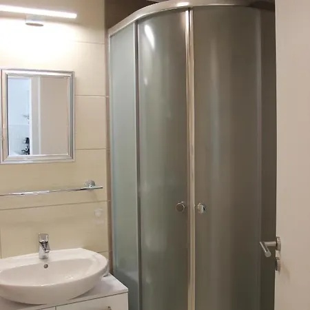 Katus Apartment *